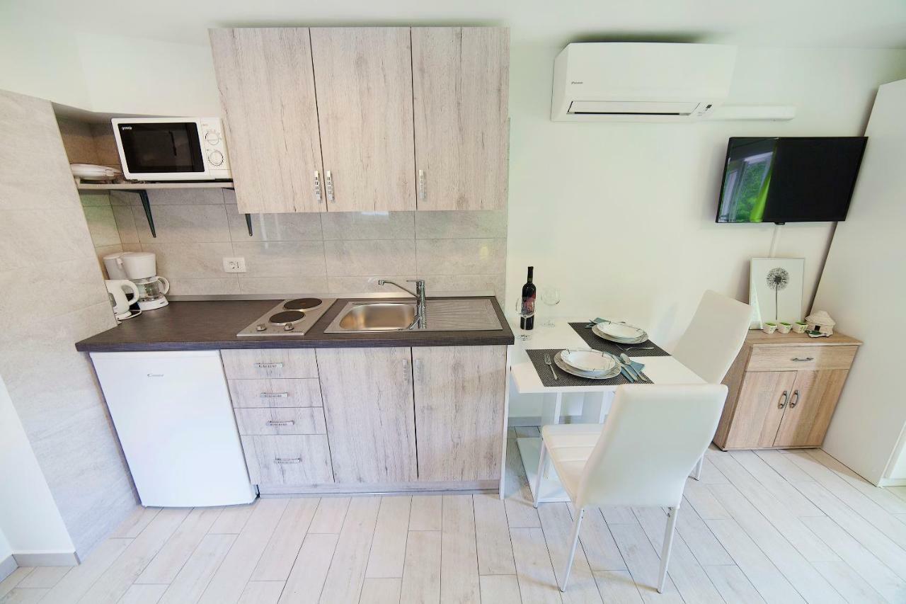 Apartmani Sandra Rovini Moscenice Eksteriør billede