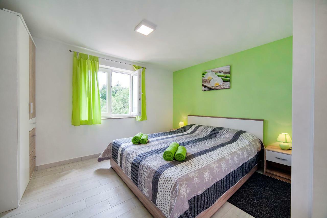 Apartmani Sandra Rovini Moscenice Eksteriør billede