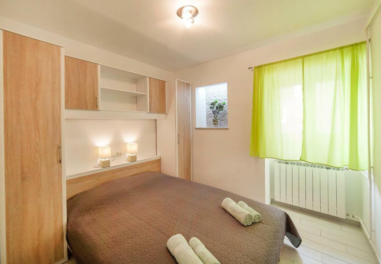 Apartmani Sandra Rovini Moscenice Eksteriør billede